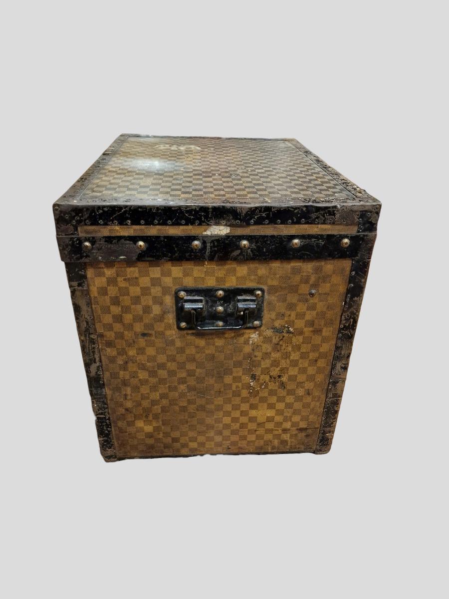 LV damier hat trunk 