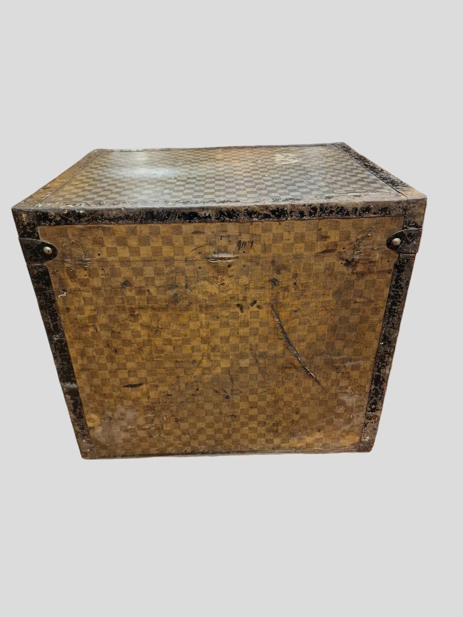 LV damier hat trunk 