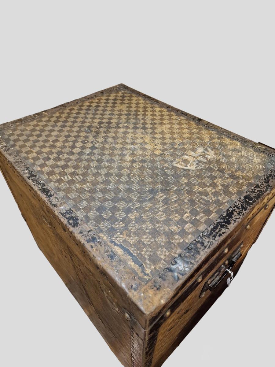 LV damier hat trunk 