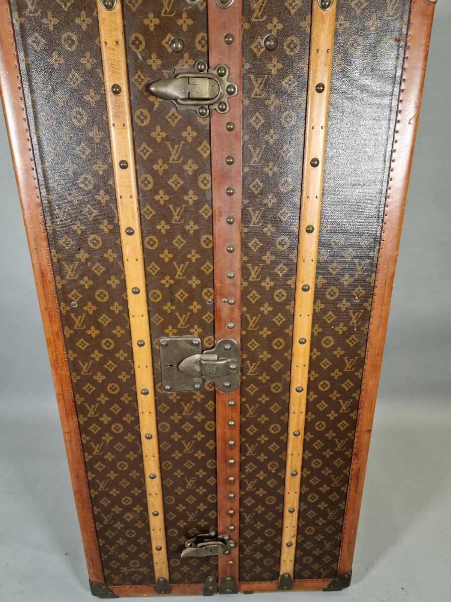 Wardrobe Louis Vuitton